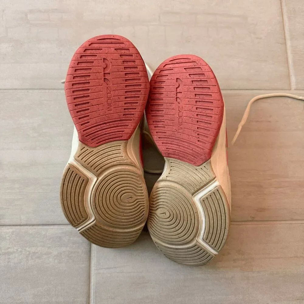 Nike Zoom Bella 6 Sand Drift Coral Chalk Womens 7.5 Cream DR5720 101 Sneakers - Picture 7 of 8
